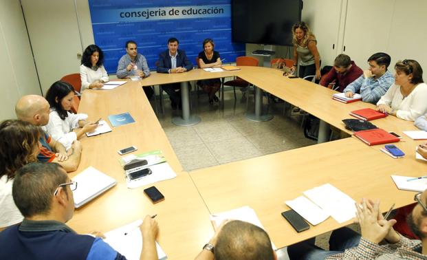 Reunión de la Junta de Personal Docente con el consejero