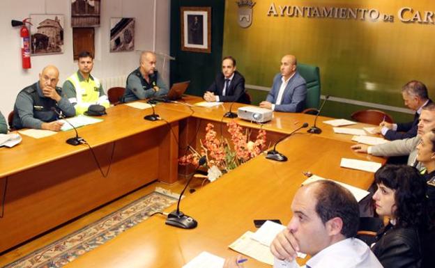 Junta Local de Seguridad presidida por Samuel Ruiz y el alcalde de Cartes