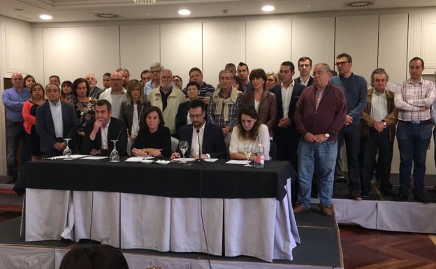 Los afines a Tezanos hacen una demostración de fuerza y evidencian la «fractura» del PSOE