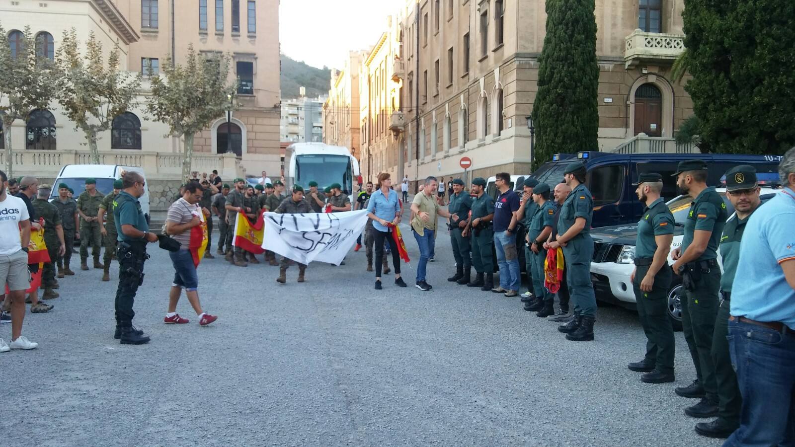Imágenes de la visita de la Unión de Guardias Civiles de Cantabria a sus compañeros