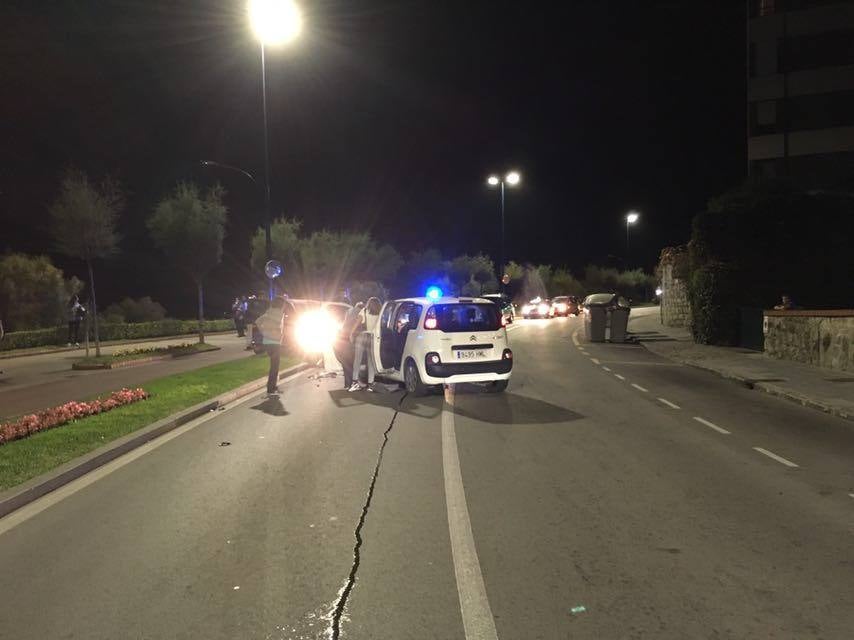 Accidente entre un taxi y un turismo en Reina Victoria