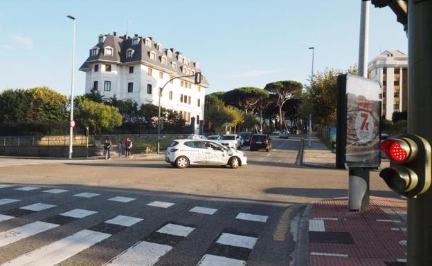 Cruce de la Avenida de Pontejos y Los Castros donde se ubicará la nueva glorieta