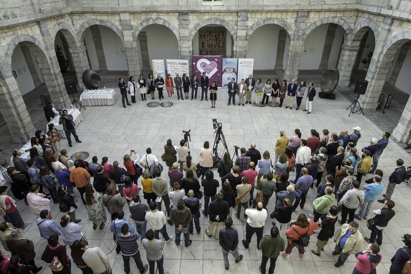 Santander acogió dos actos a la misma hora al no haberse consensuado por los colectivos uno conjunto que englobara a todos ellos 