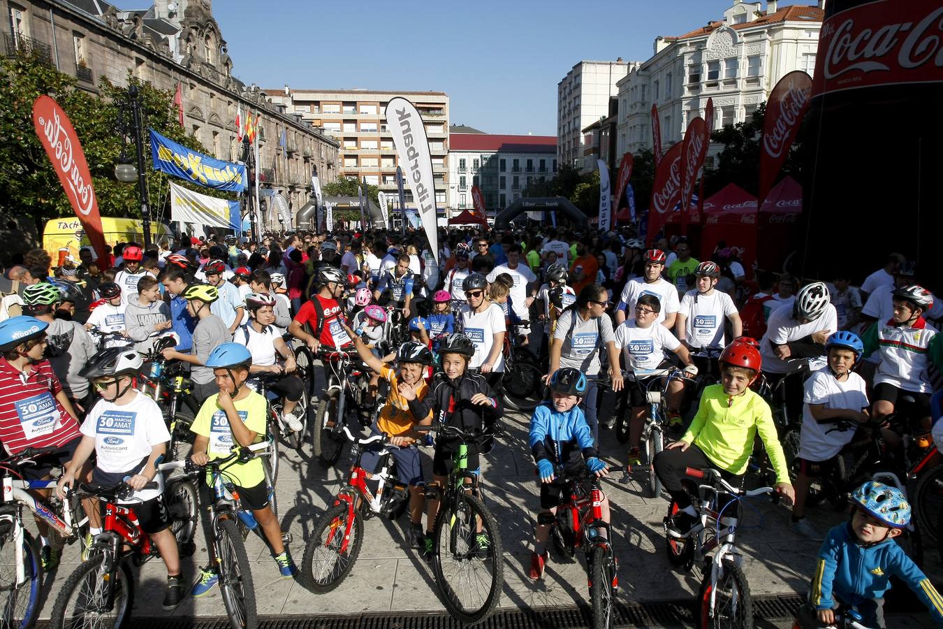 Multitudinaria marcha en favor de Amat