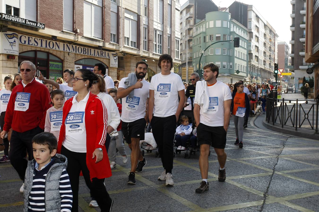 Multitudinaria marcha en favor de Amat