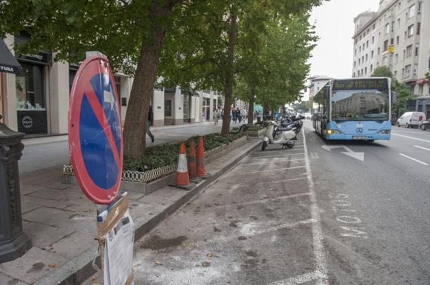 Espacio destinado a motos que será suprimido la próxima semana para dar paso al carril rápido del futuro Metro-TUS. 