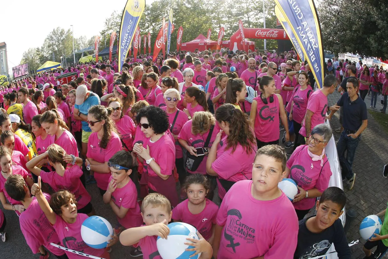 La Carrera de la Mujer de Bezana batió este sábado su récord de participación, con más de 4.000 personas