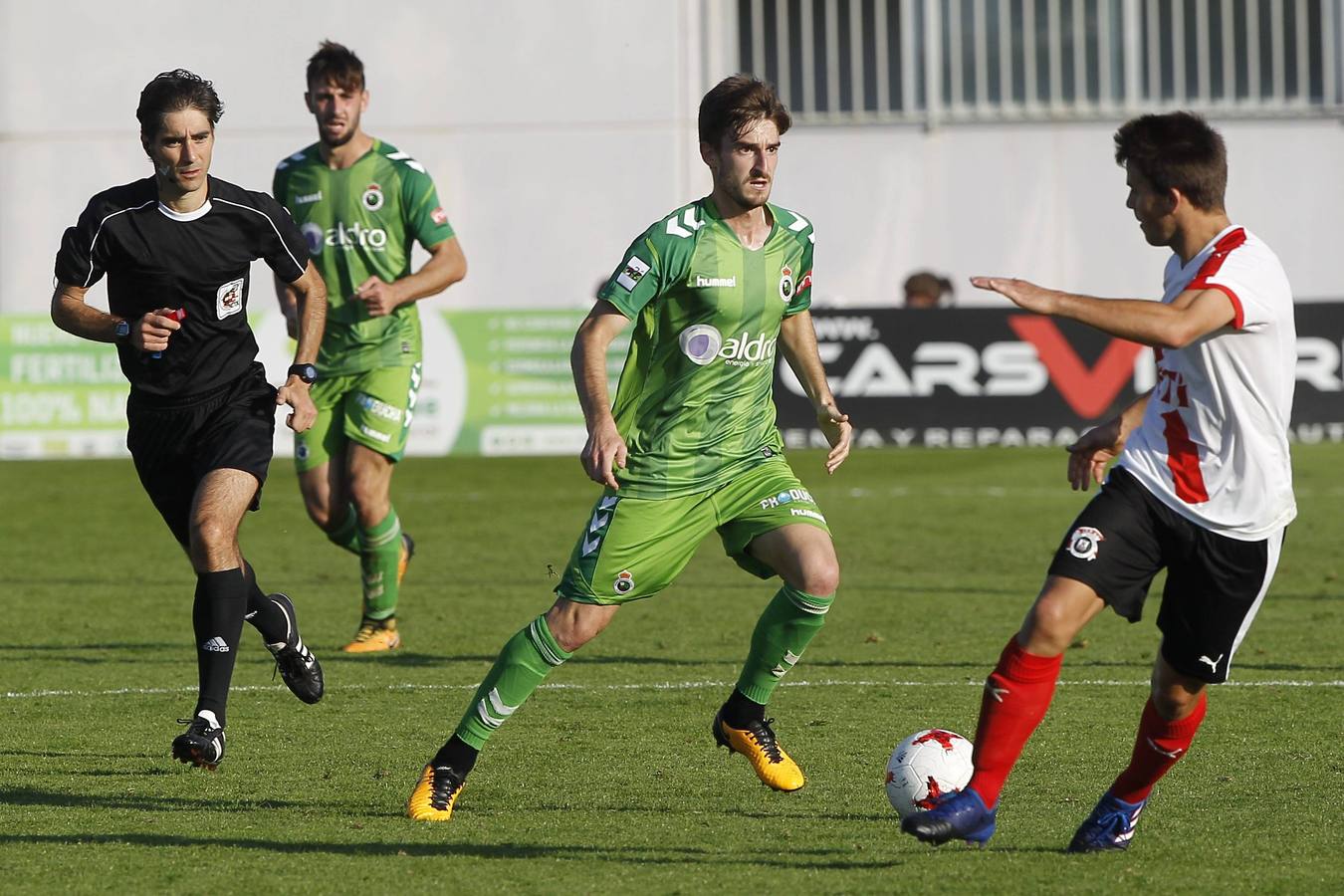 El Racing no puede pasar del empate a cero en Vitoria