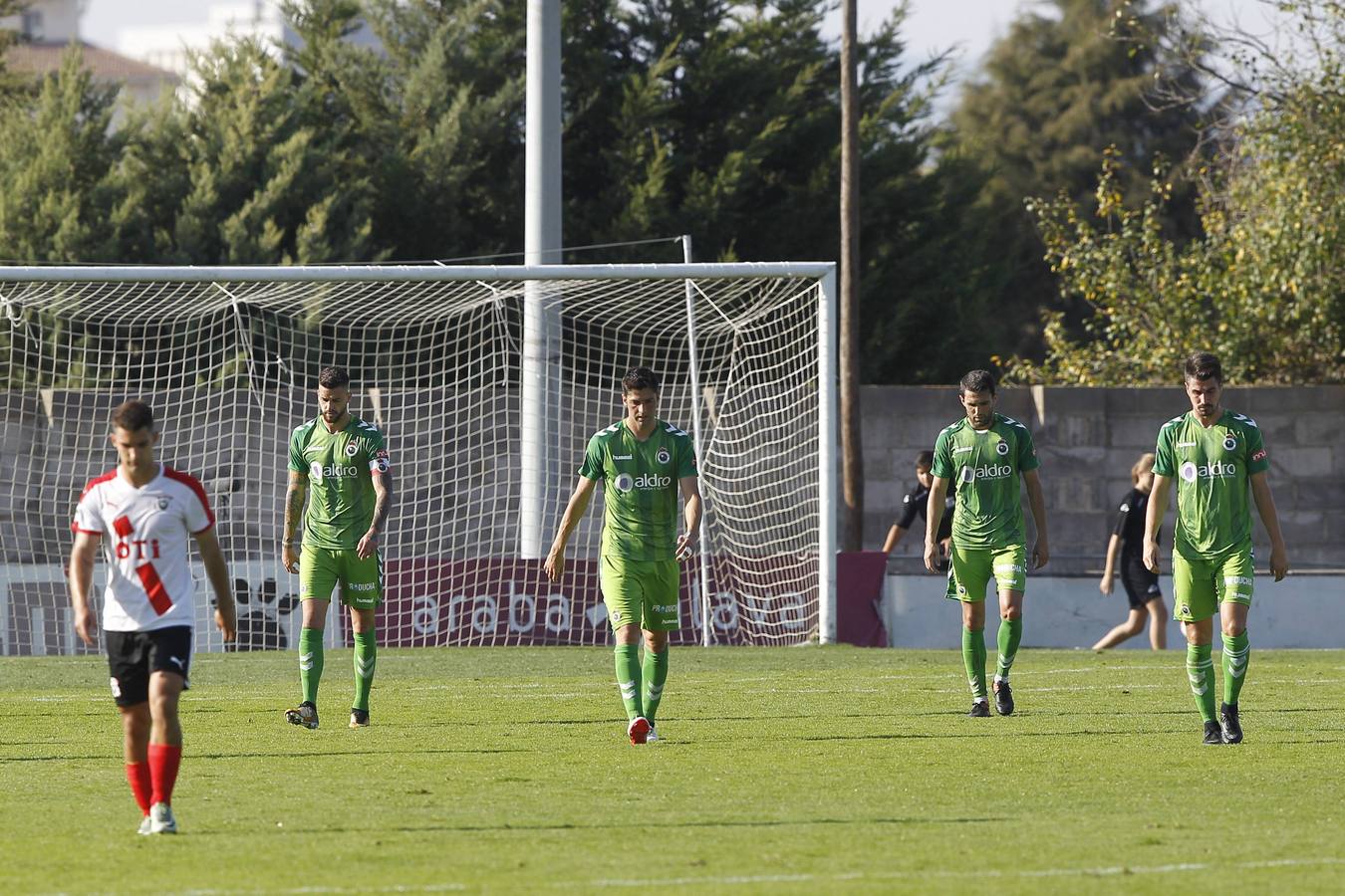 El Racing no puede pasar del empate a cero en Vitoria