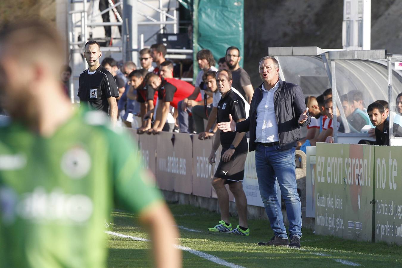 El Racing no puede pasar del empate a cero en Vitoria