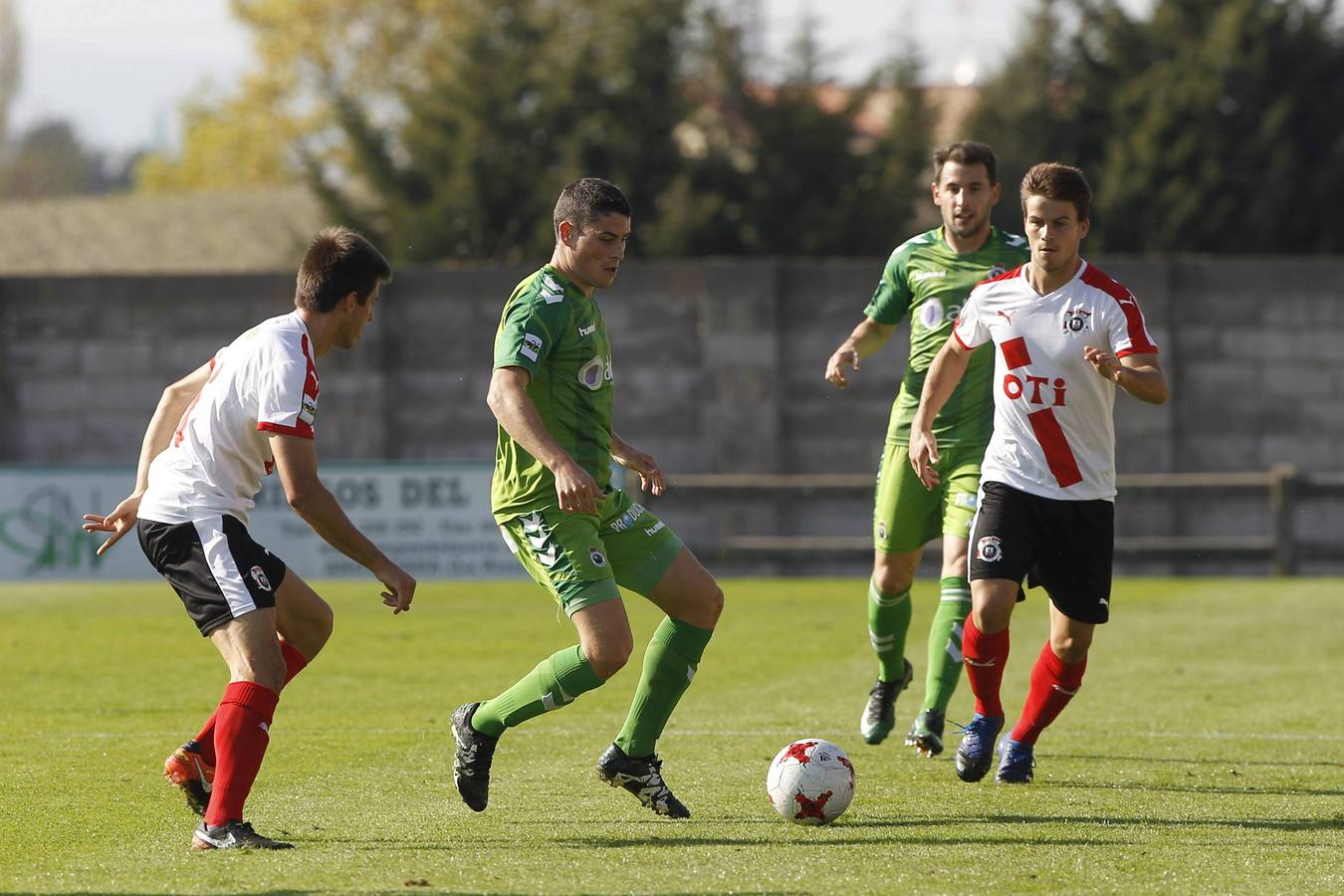 El Racing no puede pasar del empate a cero en Vitoria