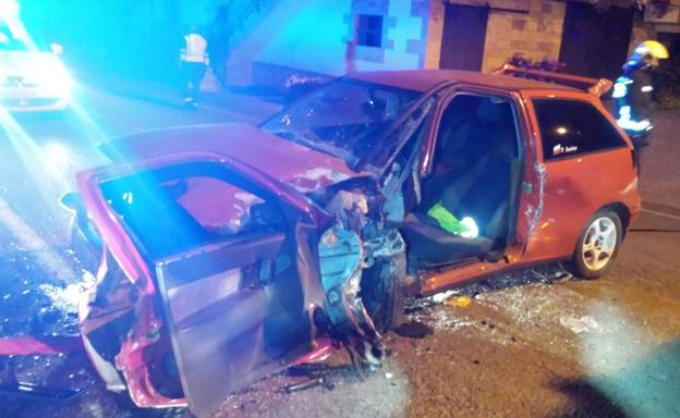 Herido leve un conductor que se salió de la vía en Escobedo