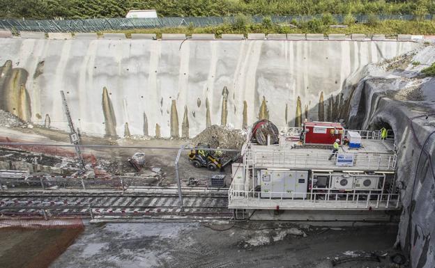 Una tuneladora se abre camino en las obras de la ‘Y vasca’ en Guipúzcoa.