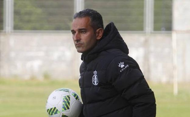 Pablo Lago, en un partido con el Real Avilés.