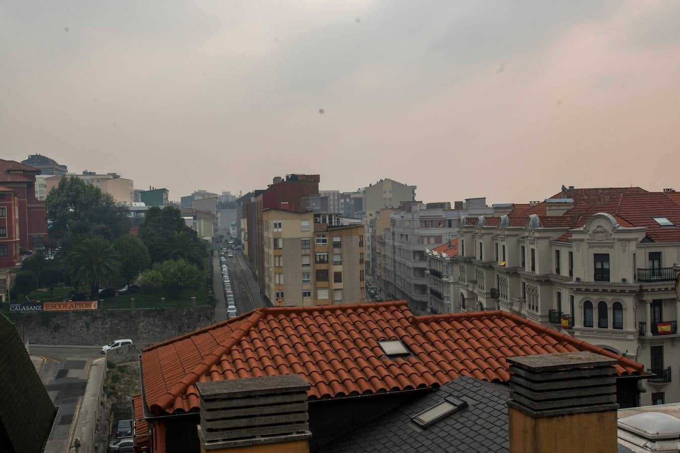 El viento ha llenado Cantabria de humo procedente de los incendios de Pesaguero, Asturias y Galicia