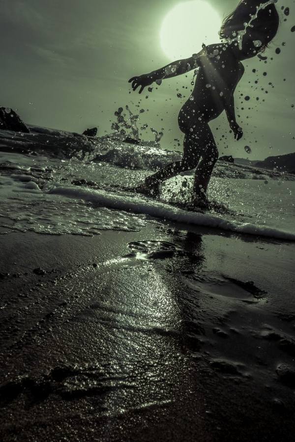 Laura García y Eduardo Suárez ganan el concurso fotográfico del Instituto de Hidráulica. Una treintena de las imágenes presentadas a esta primera edición, cuya temática eran los espacios naturales del litoral de Cantabria, se mostrará en una exposición itinerante 