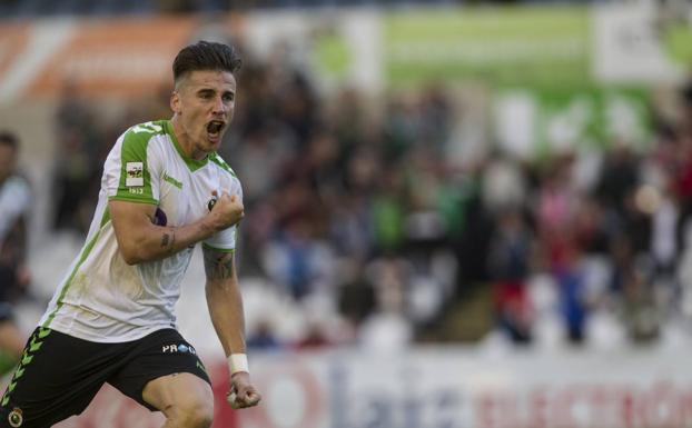 Dani Aquino celebra el gol conseguido ante el Barakaldo.