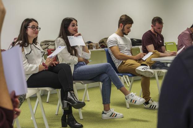 Tutores 'e2' en una sesión formativa en las instalaciones del Centro Internacional Santander Emprendimiento. 