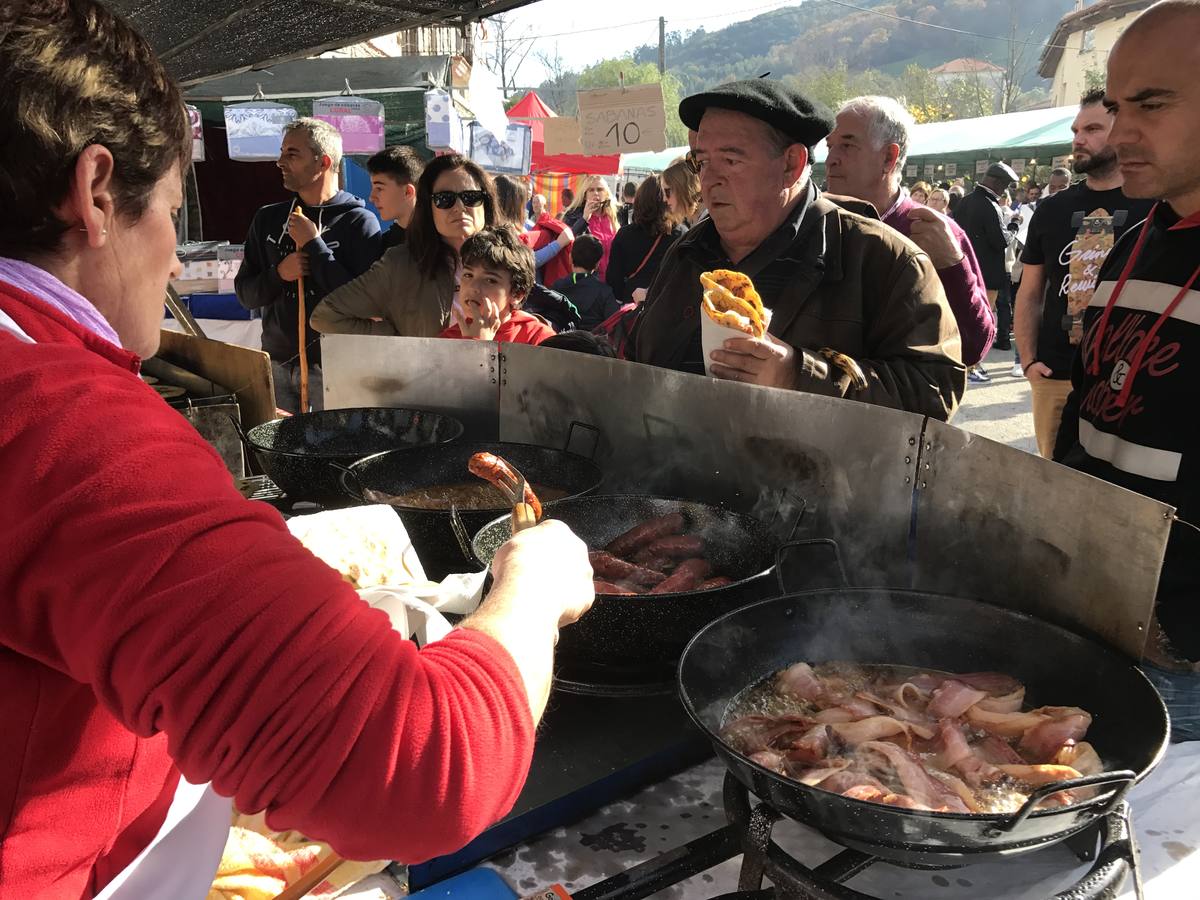 Miles de personas abarrotaron la "capital del mundo" y su tradicional mercado de cabras y ovejas