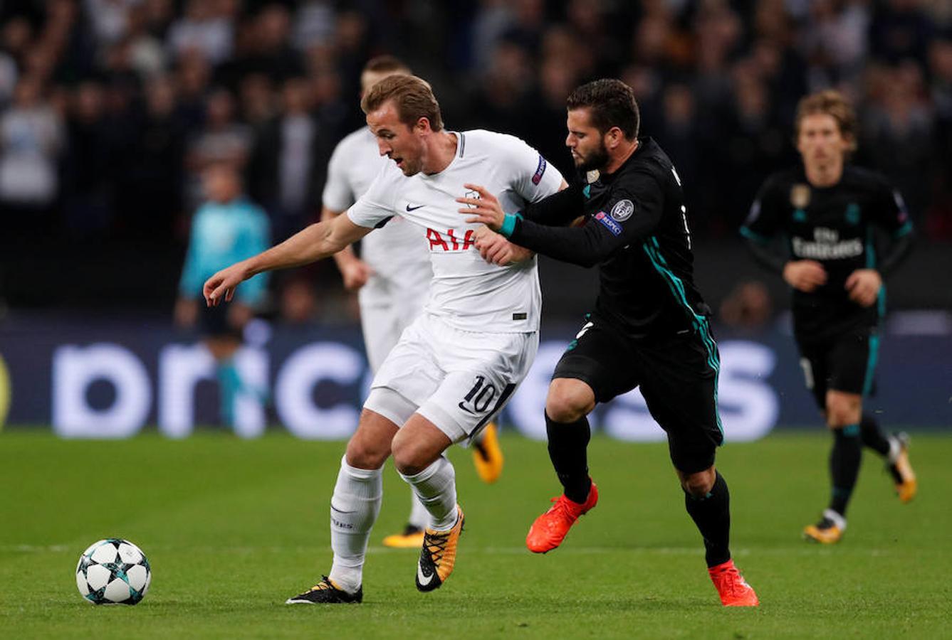 Los dos mejores equipos del Grupo H pelearon por la primera plaza del grupo en Wembley, que vibró y elevó los decibelios durante algunos momentos como el 1-0 de Delle Alli.