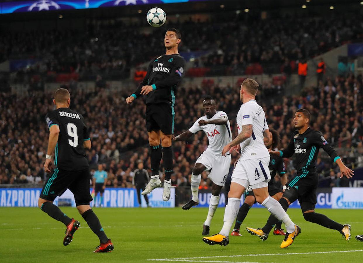 Los dos mejores equipos del Grupo H pelearon por la primera plaza del grupo en Wembley, que vibró y elevó los decibelios durante algunos momentos como el 1-0 de Delle Alli.