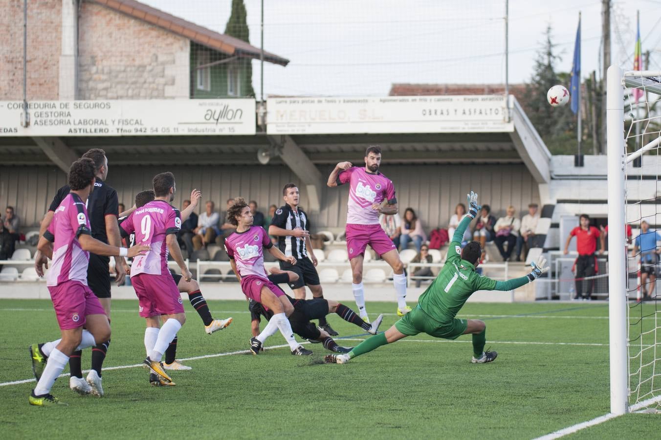 Imágenes del partido Escobedo-Gimnástica de Torrelavega