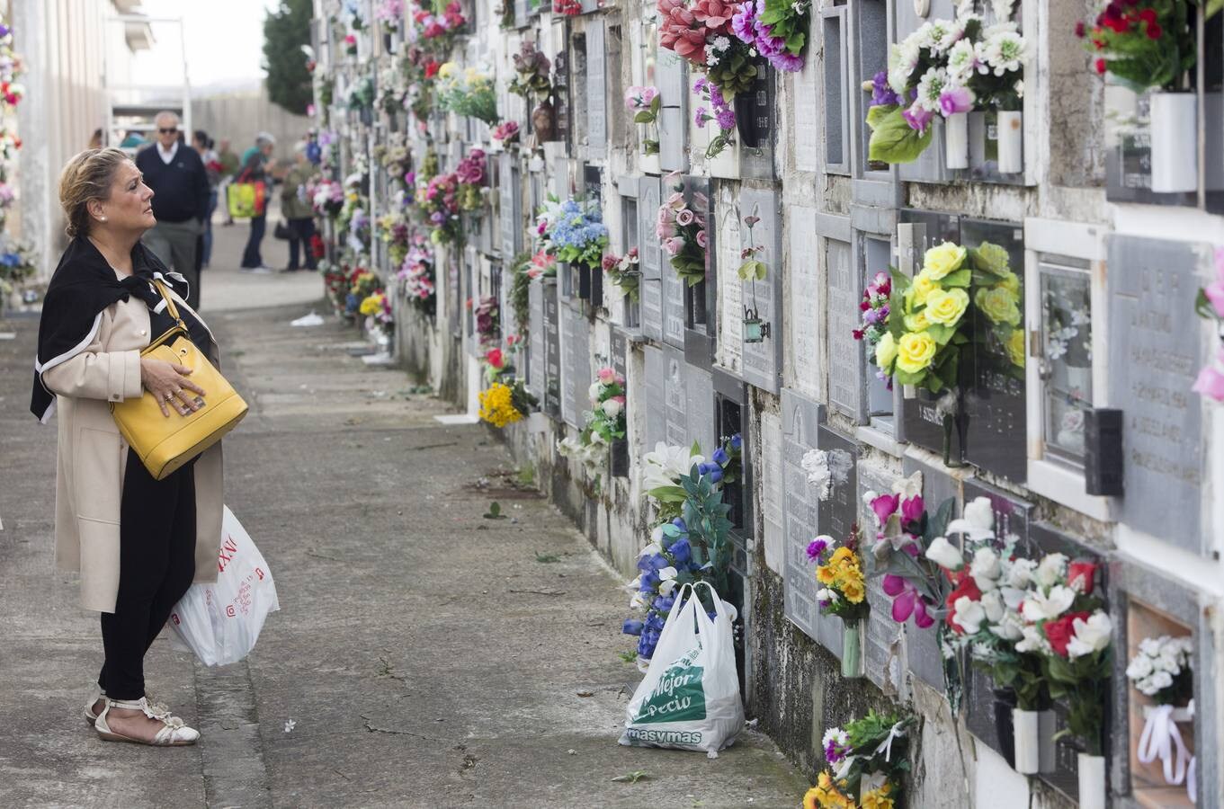 Miles de personas recorren hoy los cementerios de Cantabria