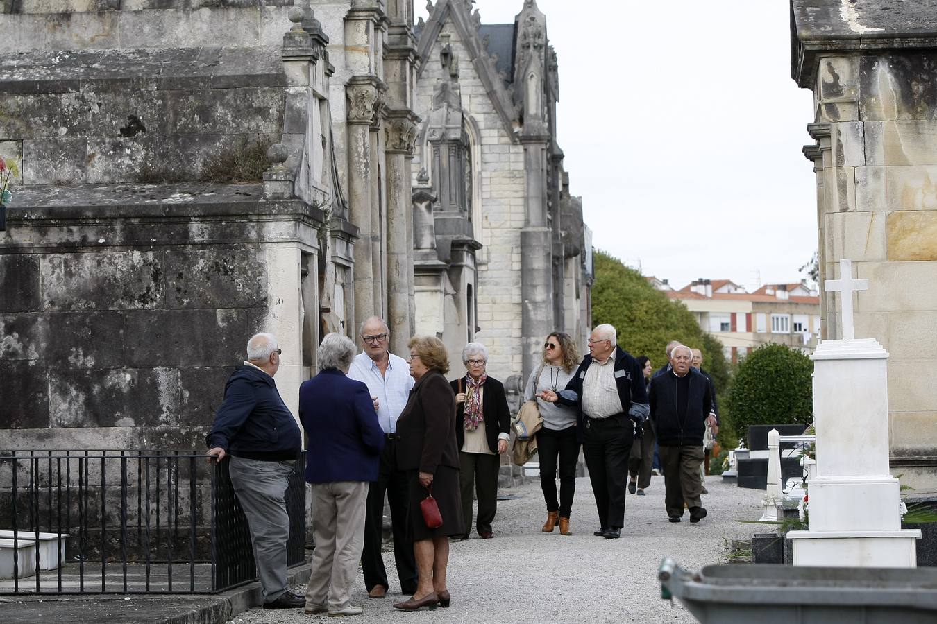 Miles de personas recorren hoy los cementerios de Cantabria