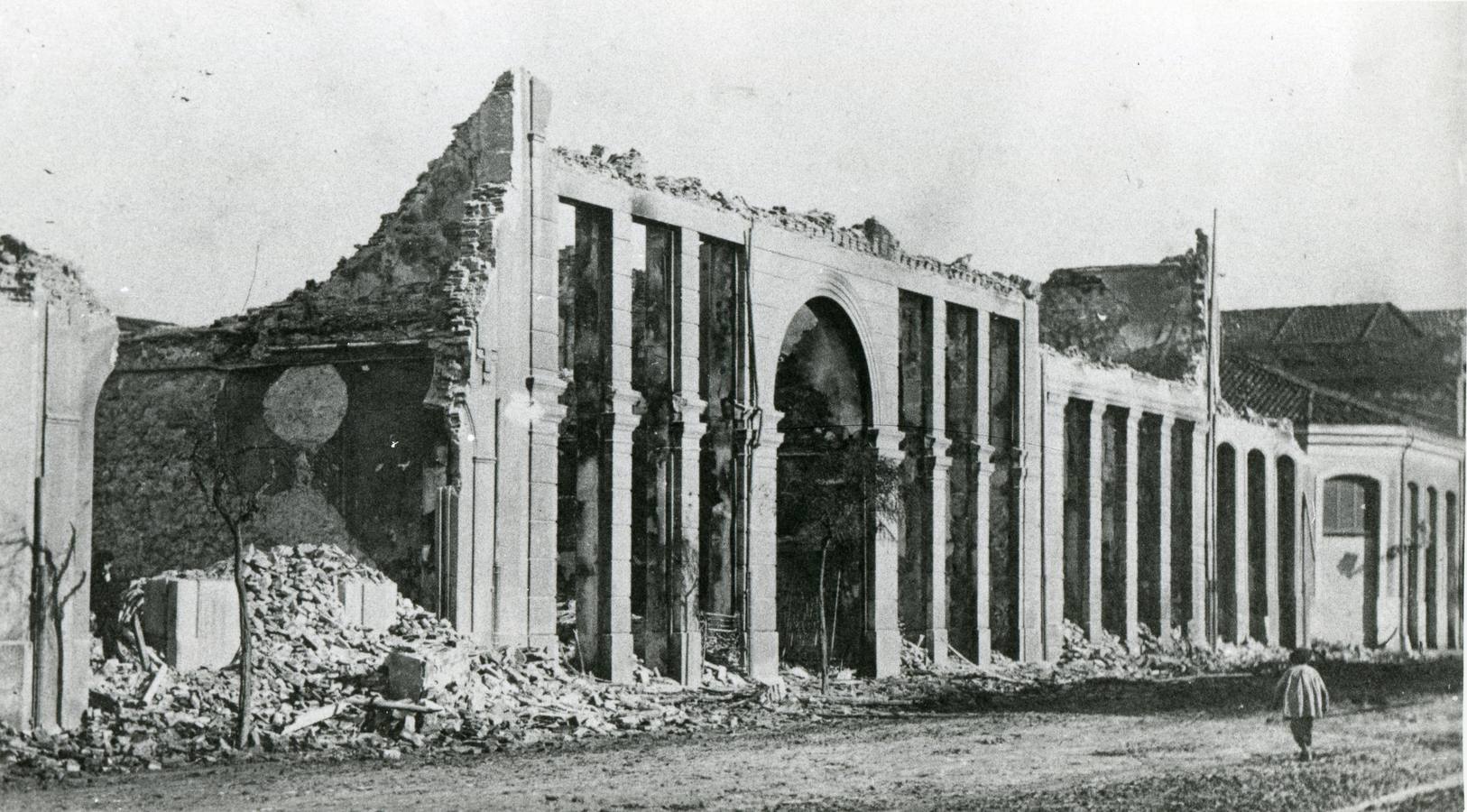 La calle Calderón de la Barca tras la explosión e incendio del vapor Cabo Machichaco, el 8 de noviembre de 1893.