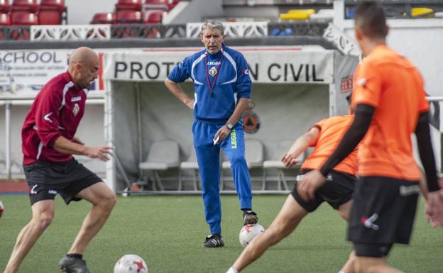 Paco, durante un entrenamiento con el Caudal.