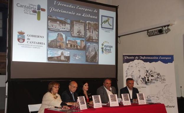 El acto de inauguración se celebró en el Centro de Estudios Lebaniegos de la villa de Potes/ Pedro Álvarez