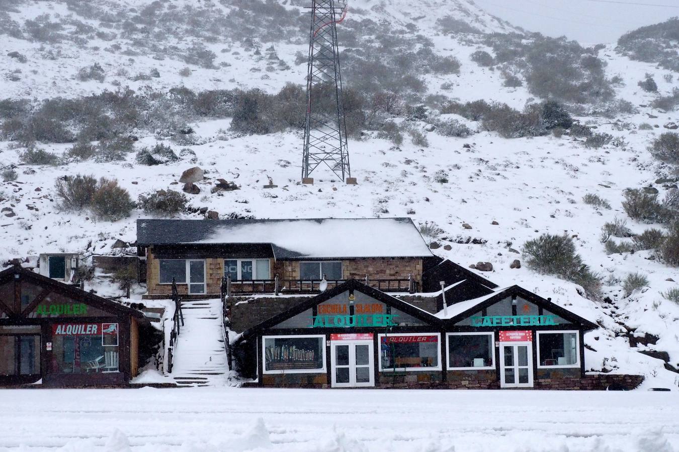 Nieve en la estación de Alto Campoo