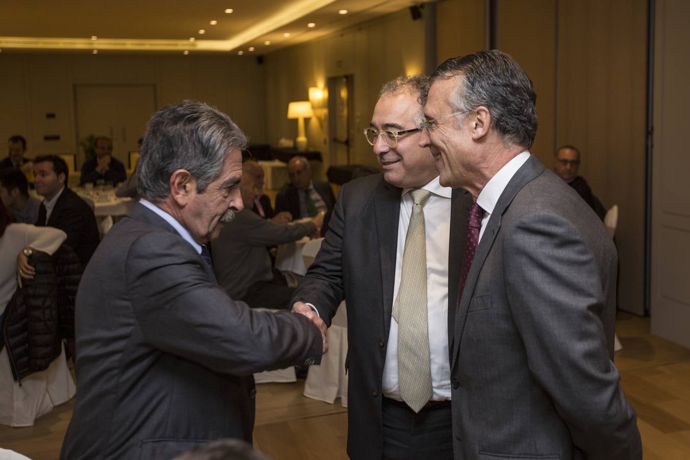 Miguel Montes Güell, director general de Banco Sabadell, ha ofrecido una ponencia organizada por el El Diario Montañés, titulada 'La ubicuidad de la nueva banca'