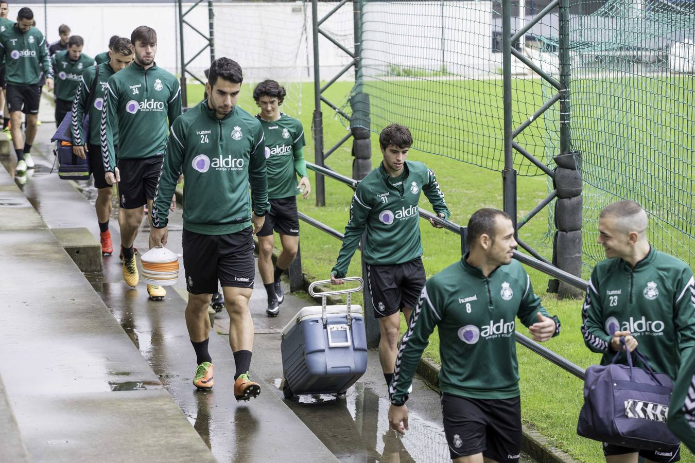 Entrenamiento del Racing bajo la lluvia