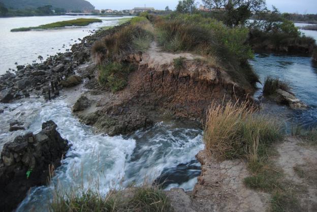 El dique de Bengoa sufre una ruptura en uno de sus tramos desde abril de 2016. :