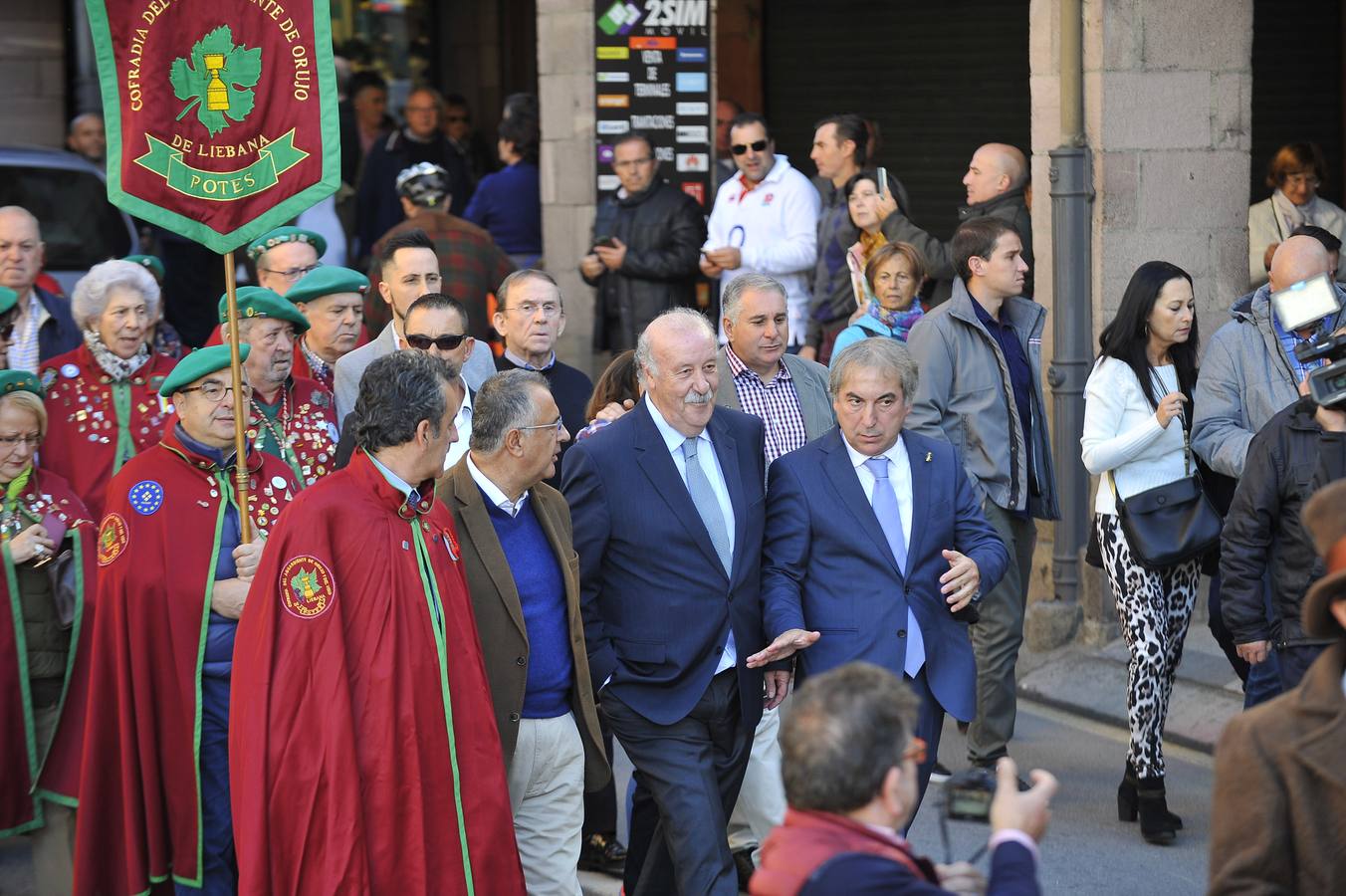 Potes se viste de gala para recibir al exseleccionador español de fútbol en una nueva edición de la Fiesta del Orujo.