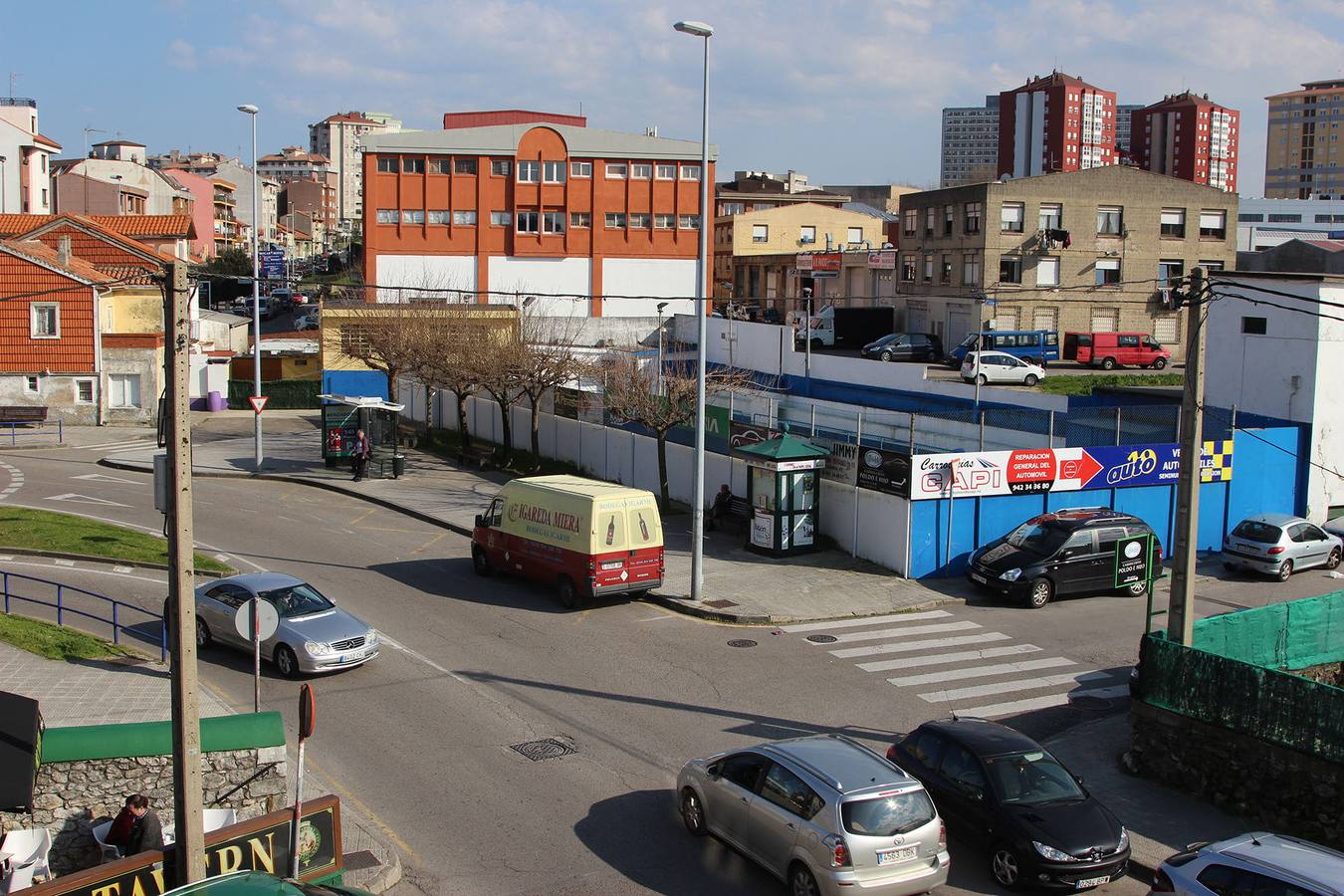 El Ayuntamiento ha invertido dos millones en el cambio de las aceras ylos suministros y mejoras en parques, jardines y el entorno del barri