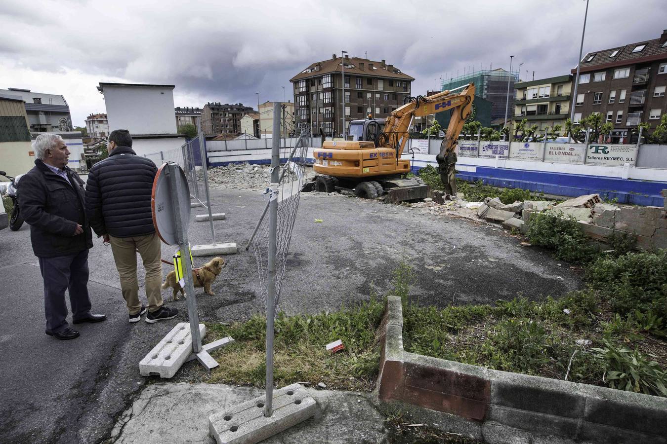 El Ayuntamiento ha invertido dos millones en el cambio de las aceras ylos suministros y mejoras en parques, jardines y el entorno del barri