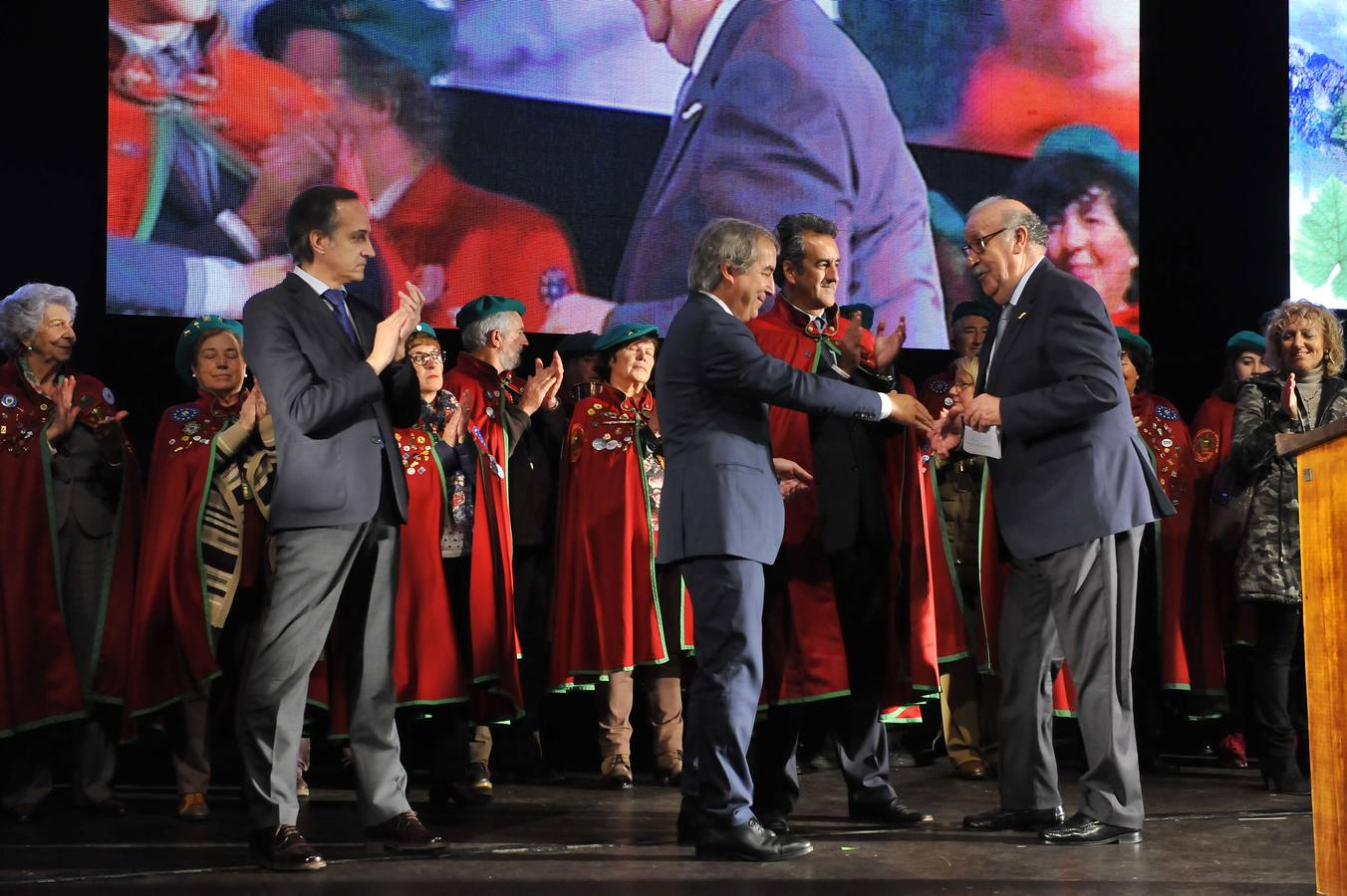 Potes se viste de gala para recibir al exseleccionador español de fútbol en una nueva edición de la Fiesta del Orujo.