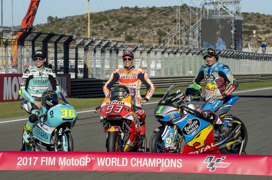 Fotografía de los tres campeones de MotoGP, Moto2 y Moto3.