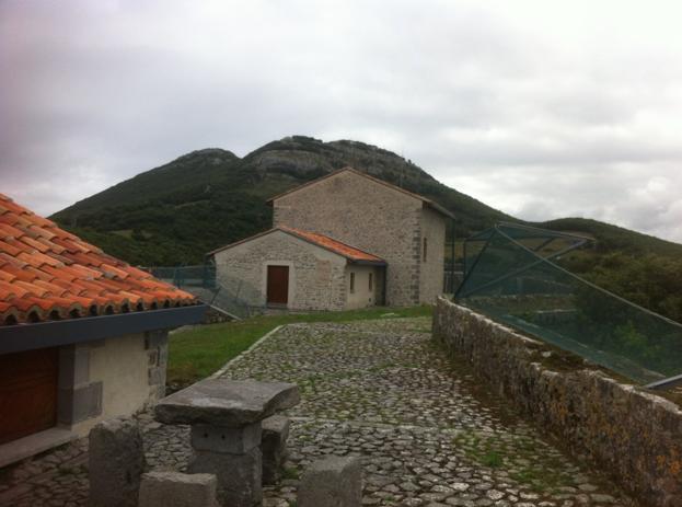 El vallado del recinto del fuerte es objeto de crítica por la Asociación en Defensa del Patrimonio de Santoña. :
