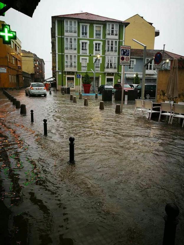 Vecinos de Santoña colgaron en las redes sociales imágenes como ésta de la inundaciones en San Felipe con Rentería Reyes. 