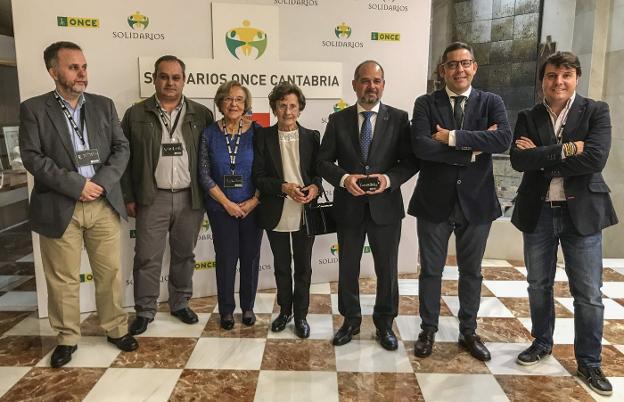  De izquierda a derecha Antonio Lucio, Pedro Gómez, Carmen Sánchez, María Victoria Troncoso, Roberto Álvarez, Marcos Díaz y Álvaro Machín.