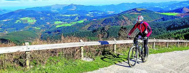 La subida al Monte Oiz tiene cinco kilómetros finales con rampas similares a las de los puertos más duros del Tour o el Giro. 