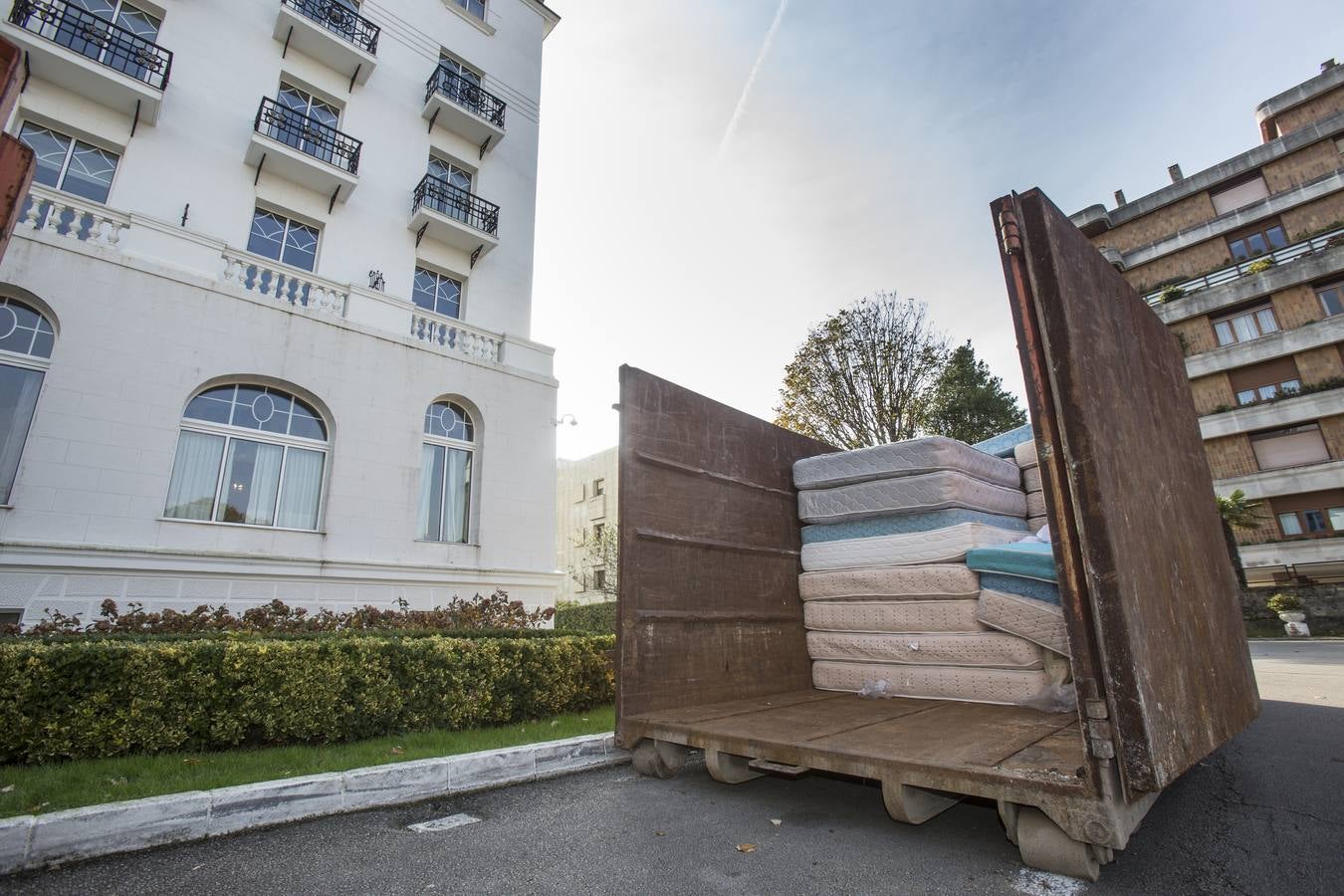 El objetivo de la intervención prevista es el rejuvenecimiento y puesta al día de las instalaciones del hotel, con especial énfasis en la actualización y mejora del confort de las habitaciones. Se invertirán 4 millones de euros y se reabrirá en primavera