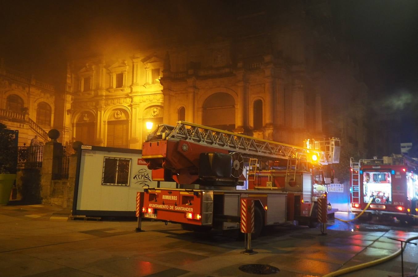 A las cinco de la madrugada, los bomberos acudieron al Museo de Arte Moderno de Santander, donde se declaró un incendio que ya está controlado