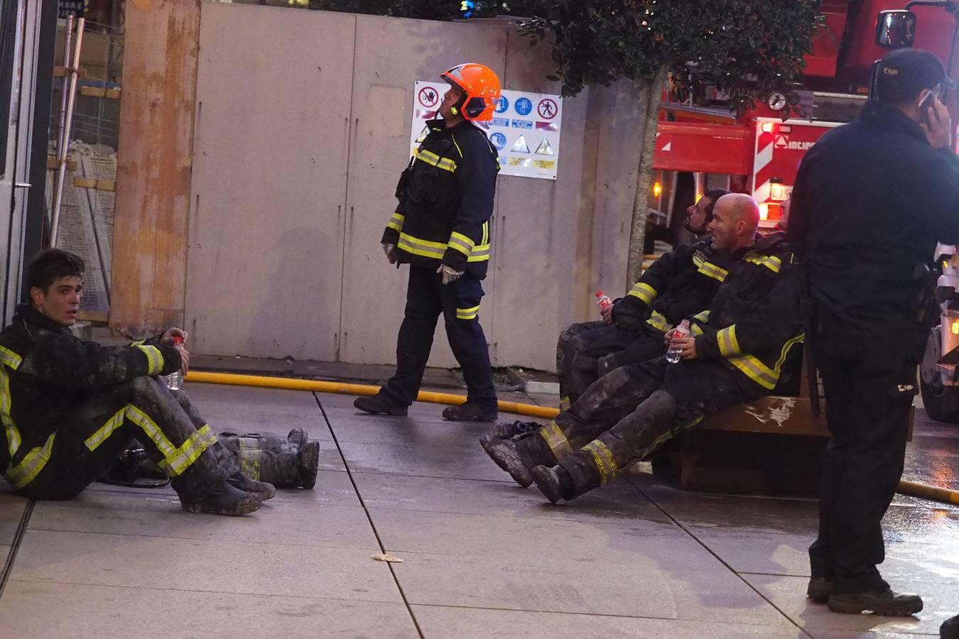 A las cinco de la madrugada, los bomberos acudieron al Museo de Arte Moderno de Santander, donde se declaró un incendio que ya está controlado