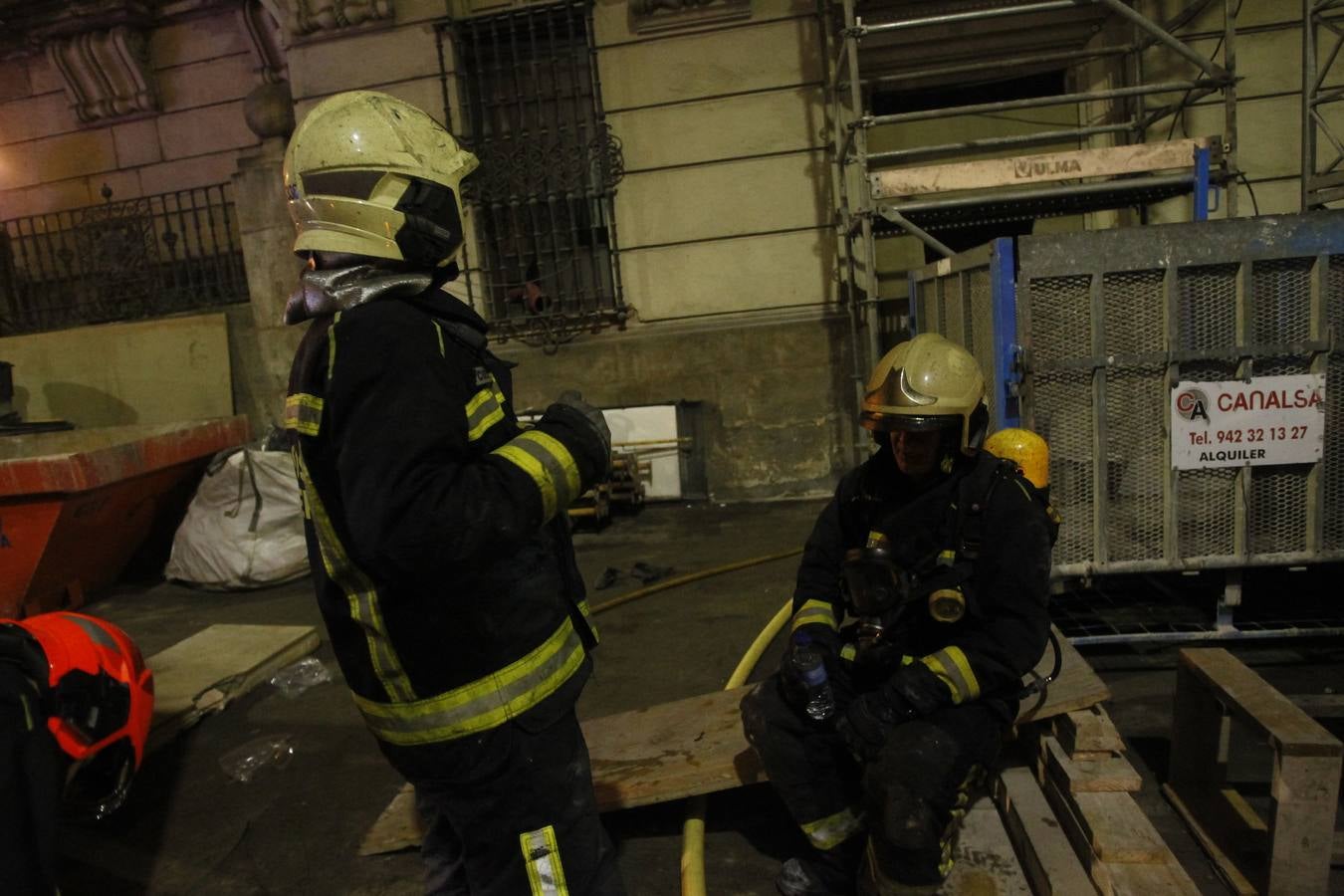 A las cinco de la madrugada, los bomberos acudieron al Museo de Arte Moderno de Santander, donde se declaró un incendio que ya está controlado