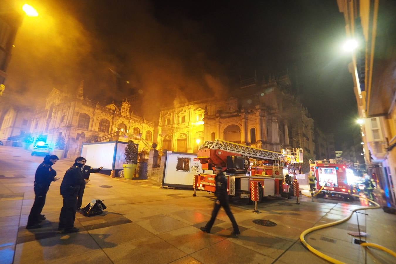 A las cinco de la madrugada, los bomberos acudieron al Museo de Arte Moderno de Santander, donde se declaró un incendio que ya está controlado