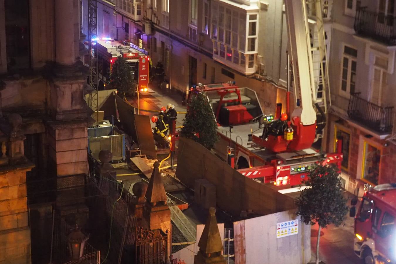 A las cinco de la madrugada, los bomberos acudieron al Museo de Arte Moderno de Santander, donde se declaró un incendio que ya está controlado